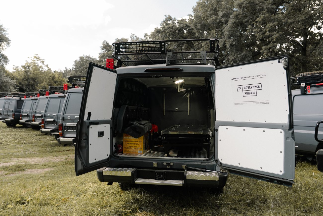Toyota Land Cruiser, переобладнані як медичні платформи для евакуації поранених 4