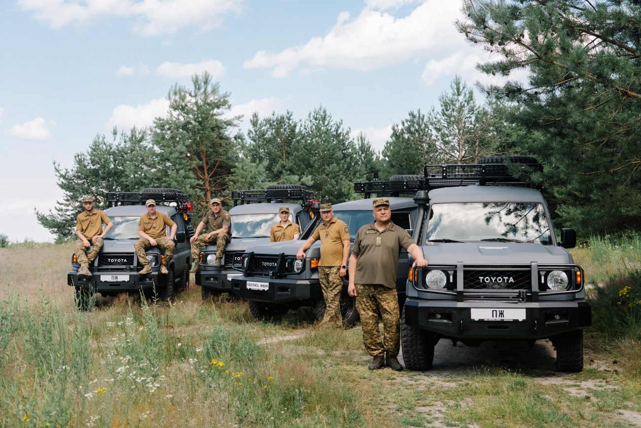 Toyota Land Cruiser, переобладнані як медичні платформи для евакуації поранених 5